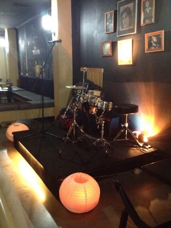 elaltillogarage's tweet photo. Como todos los miercoles y jueves a partir de las 21.00 volvera a estar la banda al completo en cafe bar de arte http://t.co/jGVZ2REXNx