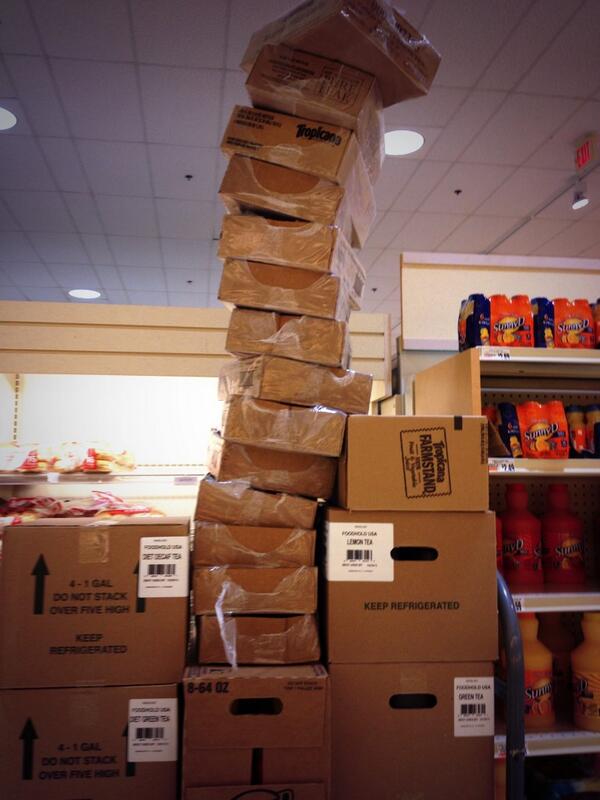 JonCindia's tweet image. How I stay entertained at work  #boxstacker