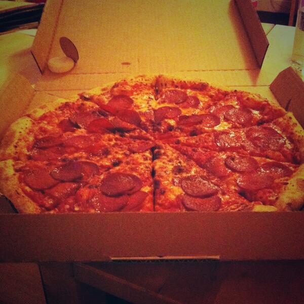 ajohnson_93's tweet image. @Bryony333 the time has come #waitover #pizza #nomnom