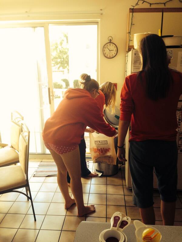 xohaileyyxo's tweet image. Casually digging through the garbage looking for evidence of a condom wrapper. #prodetective #normalsunday