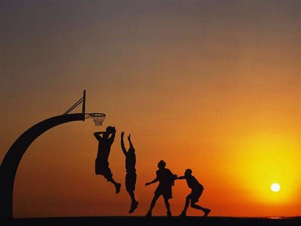 LMH_nouveau's tweet photo. Presque au sommet ! #FRALIT #EuroBasket2013 #BeatLetuvia http://t.co/Z8VPjeWRHs