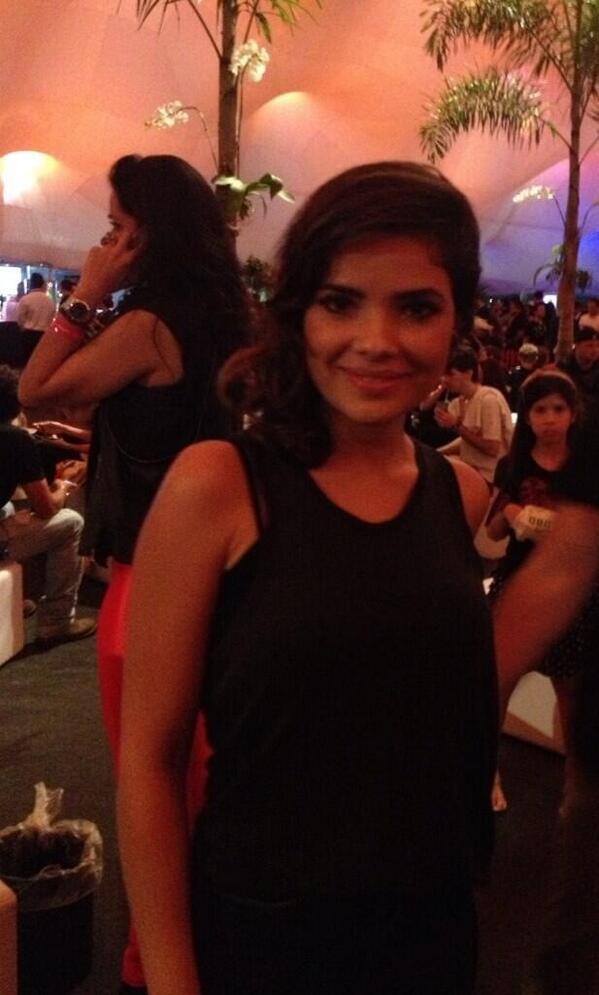 rockinrio's tweet photo. Na Cidade do Rock! Você está acompanhando? #RockInRio #EuVou2013 com @VanessaGiacomo1 http://t.co/ZiH18q38Vd