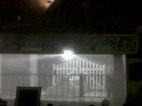 omnan's tweet photo. Mbah sayyid Jumadil Ahmad Husain Kubro http://t.co/4PG2cGtDbp