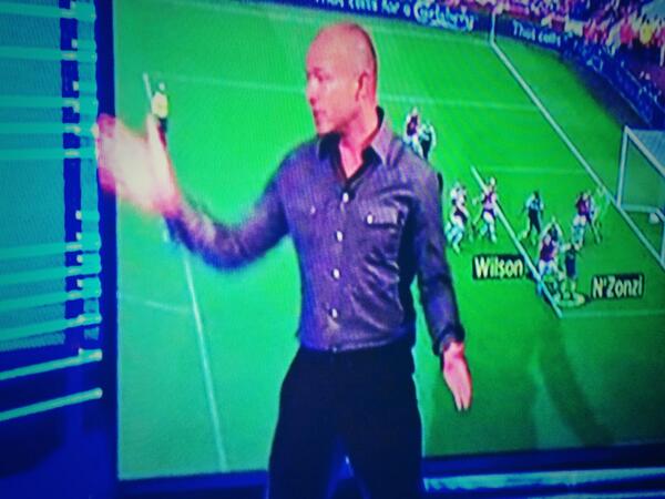 awlydunkyb's tweet image. Shearer is immensely boring, but has made me smile with some robotic dancing #roboticvoice #roboticdance #roboticman