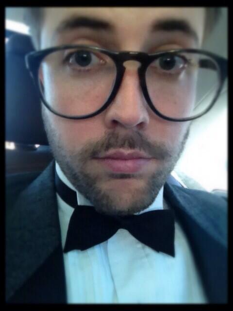 bourgieB's tweet photo. Penguin suit selfie #Emmys2013 http://t.co/pXXG64eEJ0
