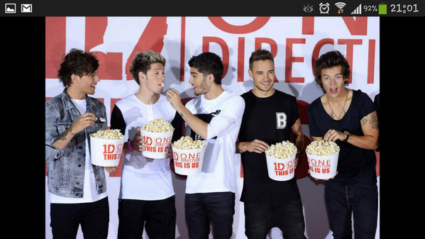 @NiallOfficial @Real_Liam_Payne @Louis_Tomlinson @Harry_Styles @zaynmalik @1DThisIsUs #1DMoviePremiere