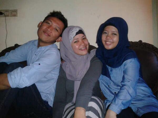 Gubrakkkkkkkk "<a href="/chink_uwi/">Rulianti Abdulloh</a>: Cantik'y yg tengah:D kaya saskia sungkar :)RT <a href="/ArindaFeby/">vebie</a>: <a href="/Beni_KML/">Beni Kml</a> ,<a href="/chink_uwi/">Rulianti Abdulloh</a> "