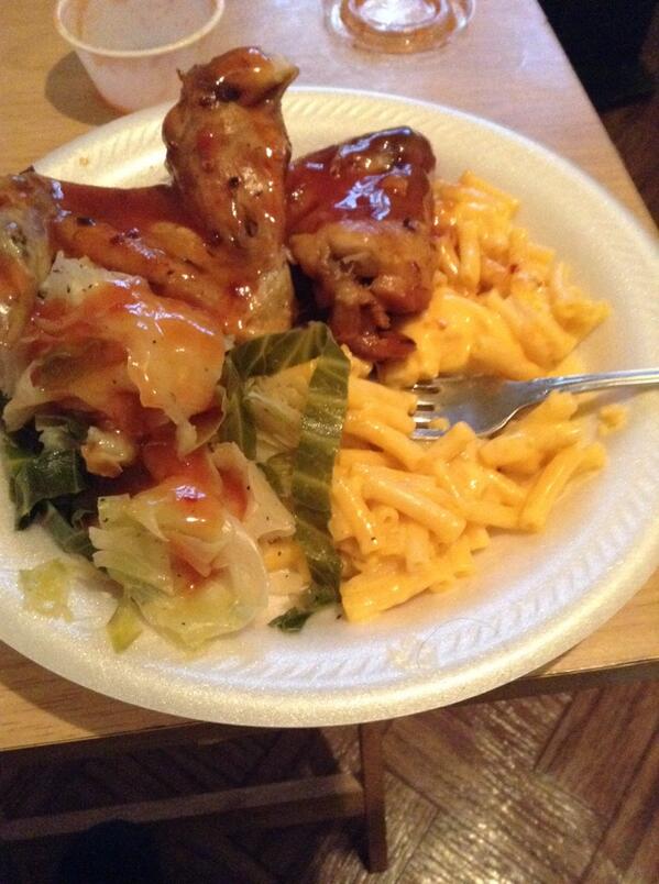 legendaryuryan's tweet photo. #Sundaydinner #yeaicancook http://t.co/8lmdUjvb91