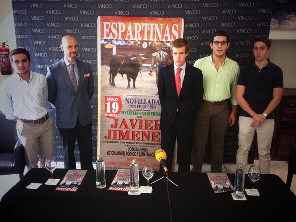 EmilioTrigo's tweet photo. El novillero @Javier_jimave se encierra el 19 Oct en Espartinas..precios especiales @TTUSevilla @JTaurinaS..Suerte! http://t.co/wCv7pAoE46