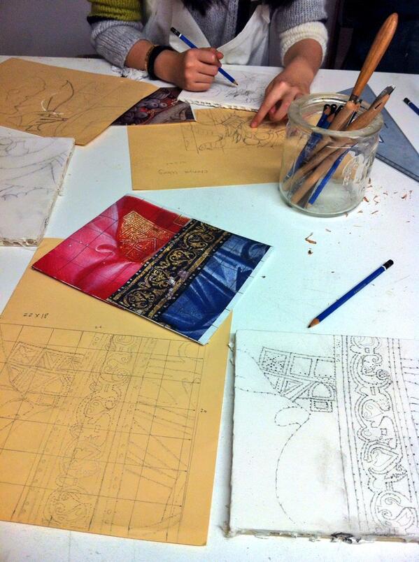 chateauesque's tweet photo. Preparing to paint our panels in art restoration class. http://t.co/oqQogG0Pwr