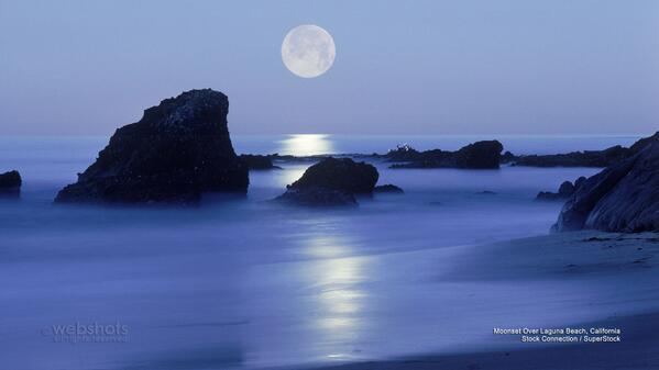 webshots's tweet photo. Today's Wallpaper: Moonset Over Laguna Beach, California http://t.co/0aS7AEpT3q http://t.co/6X1aXGtOob