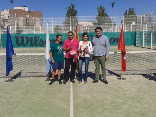 Subcampeones del torneo de las fiestas 2013 categoria mixta. Pilu y Jose Zapata.