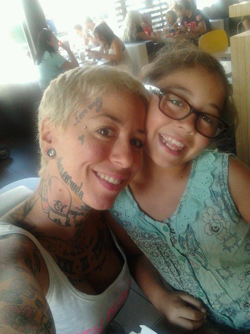 Comiendo juntas :) mi chikitina y yo. http://t.co/oGLuixE2nz