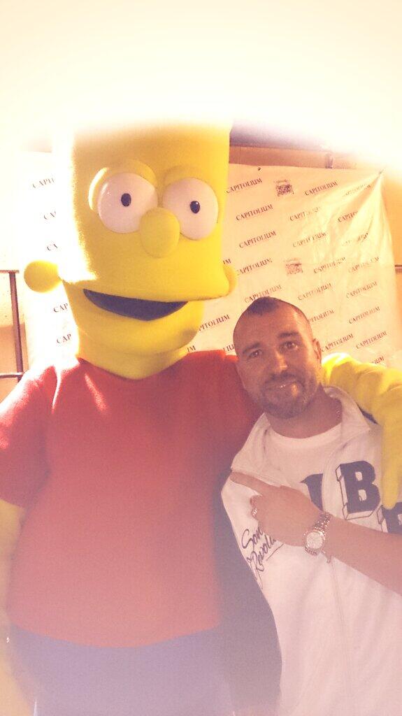 yozatu's tweet photo. Mi colega jajajjj http://t.co/LWNtBZop1w