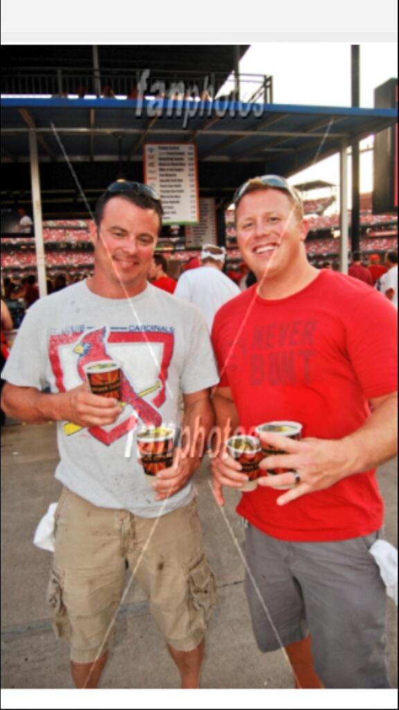 BNATE008's tweet photo. @coachkentmurphy @LeeAnnFulton Game 1 nlds. Double fistin &amp; respresentin #coachkentnation #Birds http://t.co/qL4GxYgmFH