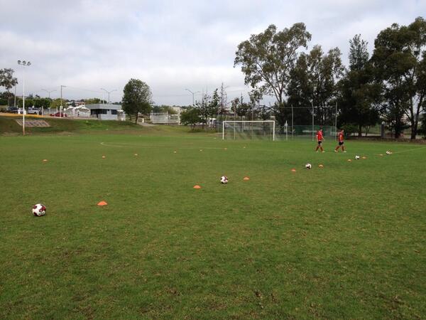 betosolis7's tweet photo. Todo listo para el juego!! Con todo @Pitalvaradoh @Huugy @QSG10 @chochobh @cokosucar @omarfd http://t.co/LcEkDprBxV