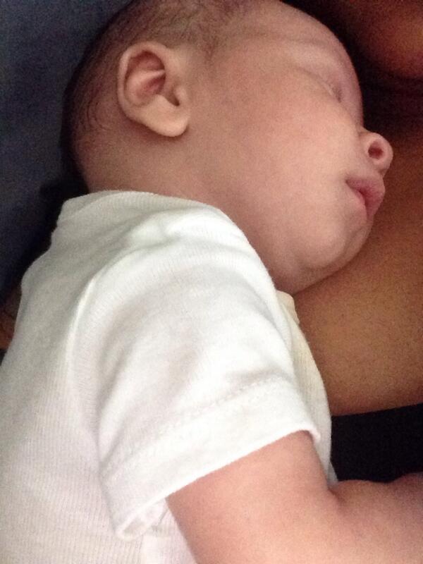 jasminethabest's tweet photo. My son sleep in me like he my man or something...he going in his crib right now! http://t.co/b9xlQpdfv2