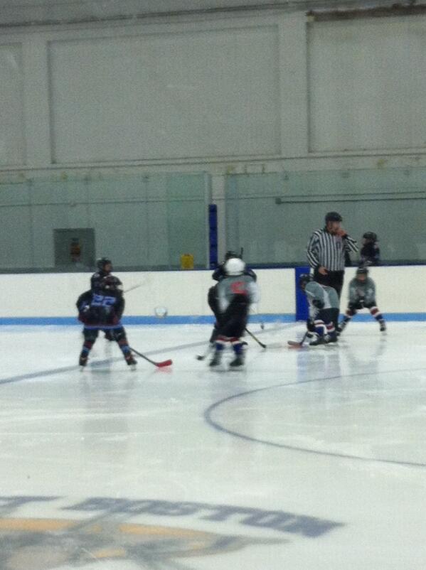 Advantage_Ice's tweet photo. The puck has dropped for the 05's game against the 05 Springfield Rangers #gameday http://t.co/RMuvaSWaGh