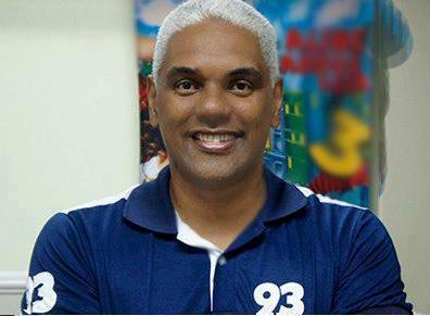 93FmGospel's tweet photo. O #Point93 hj no comando de @fabianoloc, já está no ar melhor e fica até as 20h! E agora nesta 1ª hora "Pediu Tocou". http://t.co/YsMbZ7NtIT