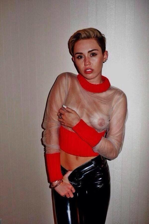 TanaMorehead's tweet photo. You FUCKING ROCK @MileyCyrus !!! FREE YOUR IMAGINATION AND YOUR BOOBIES!!!! http://t.co/nspkrXyu5z