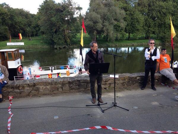 Ouverture de la fête du #quai Léon Sécher à #Rezé. Plusieurs milliers de spectateurs attendus sous soleil!