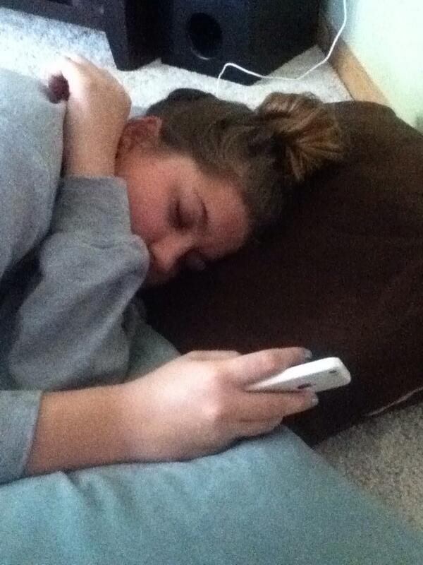 YostKyla's tweet image. Sleeping and still scrolling #mutitasking @sydney_stordahl