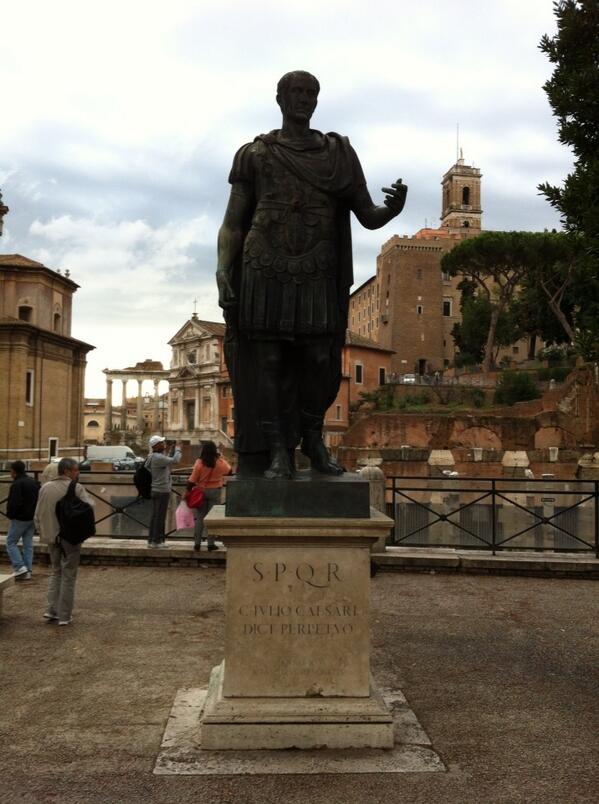 franzmy8's tweet photo. Il buon Gaio Giulio vi manda i suoi saluti dall'Urbe http://t.co/CqcmW6KYXy