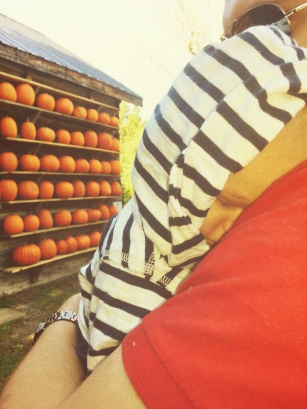 veg4better2mrrw's tweet photo. All pooped out at the pumpkin patch #october #pumpkin http://t.co/tgy4BKQNGx