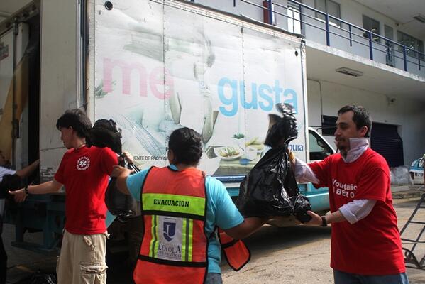 Iniciamos el día con descarga de 643 despensas enviadas por fundación <a href="/Iberomeneses/">Fundación Ibero Meneses, A.C.</a> Gracias a voluntarios <a href="/COEIbero/">COE Ibero</a>!