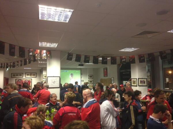 Shrednek's tweet image. Members bar like a mutha fuckaaaaaa #BitDrunk