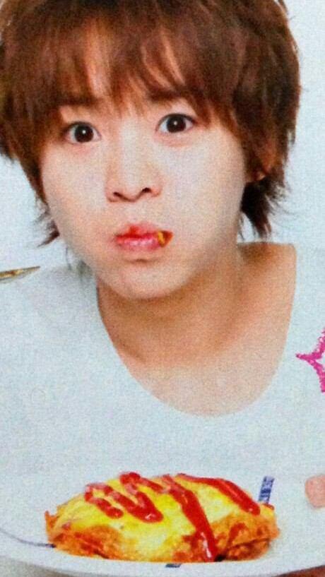 arioka_vampire_'s tweet photo. @sisiteru 

ご飯中(○｀〜´○)モグモグ http://t.co/T1m2Y7x39M