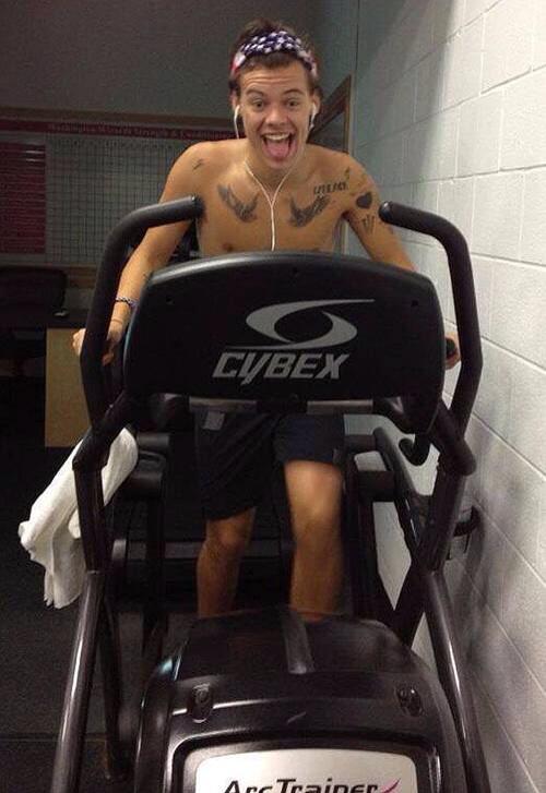 cuddlethestyles tweet picture