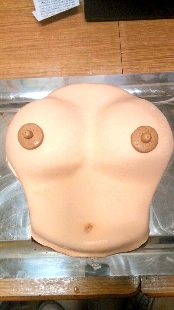 Silvitastic's tweet photo. Un buen par de tetas para @JorgeRoyo !! @MaclovioXei @Piramideision @HelenSkelter1 @patrivt @Jessioui @Marvalgas http://t.co/wyhNE9QyHv