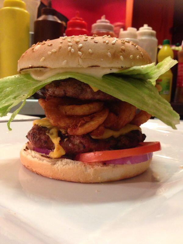 naveed_13's tweet photo. 20oz south of the border burger only at @FlaminGril people you need to try this. http://t.co/zDlrlUOdHm