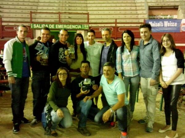 chinoahr's tweet photo. De cervezas por la cubierta!!@San_driitah @bud_989 @beberly_tronas http://t.co/Izd7d48xOW