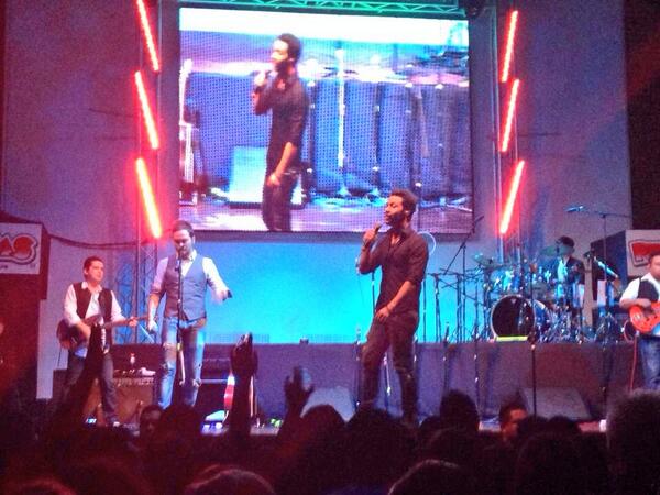 p40music's tweet photo. Fotito de Tijuana !! 
Besos a todos , os queremos ...;-)_Aitor http://t.co/fMLB8vNZ5n