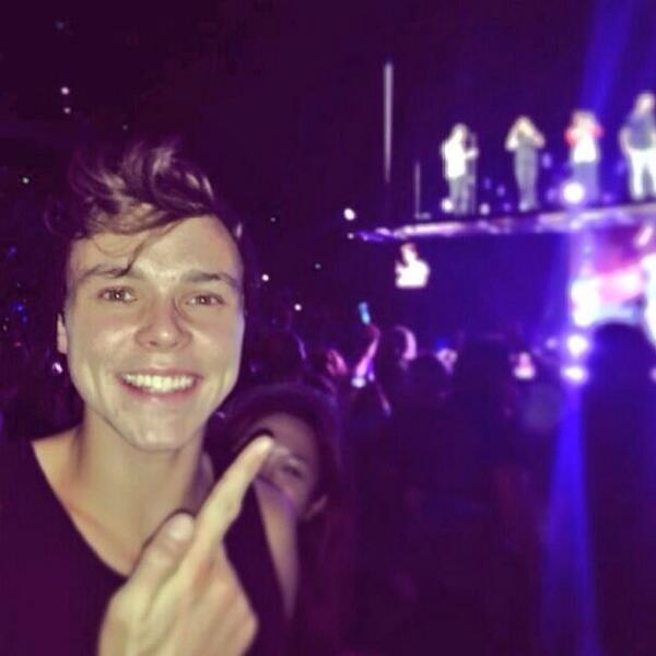 Ashton5SOS's tweet photo. Watched the boys last night :)
X http://t.co/mtf0KQJuKC