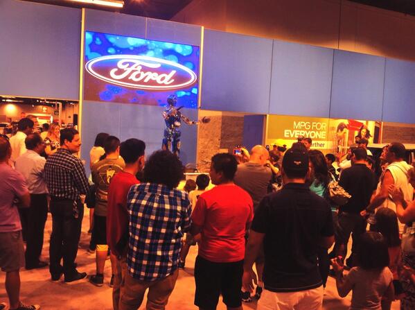 Ford_Lynsey's tweet image. #hank the #ford #interactiverobot breaking it down at #OrangeCountyAutoShow @FordAutoShows