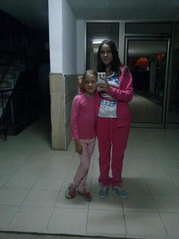 l__rozanova's tweet photo. Завтра уежзаем. Фоткаемся на память в огромном зеркале на выходе из подъезда http://t.co/TUnVENLLT5