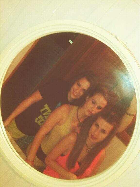 AzaharaCastell's tweet photo. Vamonoh d fiehtah vamonoh d piqeteh @AidaMifsut  @laramolinarubio http://t.co/Li4FHouUUz