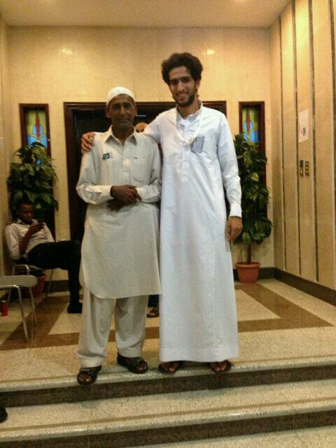 so0so0870's tweet photo. @fayez_malki شخص ياتي سيرا على القدمين يقطع اكثر من16الف كيلو الانطلاق من(باكستان)الى(مكة المكرمة) ريتويت ابو راكان http://t.co/n967pd8yC2