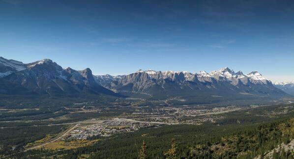 Great view of Canmore! RT <a href="/Edgepath/">Edgepath</a>: #Canmore from Grotto -