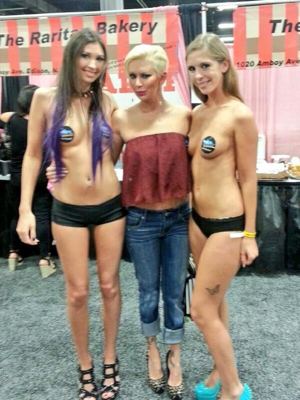RealTouchPM's tweet photo. @jennajameson with RealTouch Interactive Models  @RoseBlackXO @DanicaDee89 http://t.co/0wzhQhHBfy