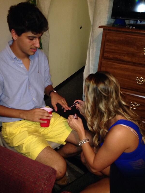 LexieKubisiak's tweet image. 💅#pledgeproblems