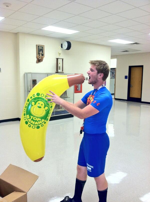 ijuiller64's tweet photo. @banana_cam @coolguycole #Chiquititas #heshadpractice #nothisfirst http://t.co/qyG3avQX1R