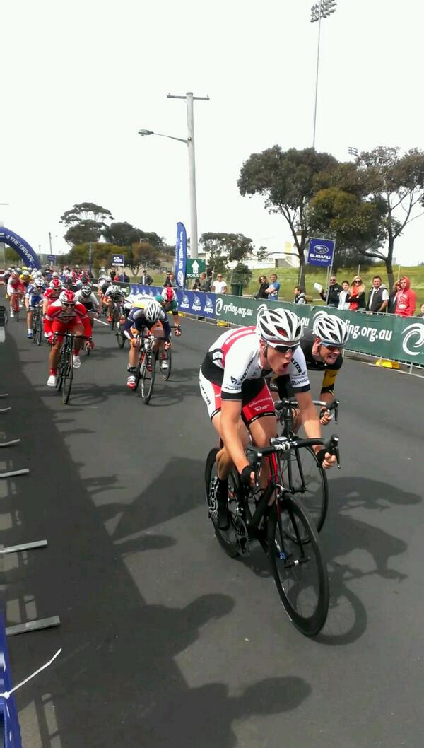 teambikeridetas's tweet photo. Great win @bengrenda @PolygonAUS #tot13 Criterium stage #greenjersey http://t.co/Ck2bcazaL5