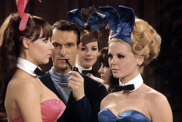 CoolOldSchool's tweet photo. Hugh Hefner evaluating some new talent http://t.co/VrU9efqtOv