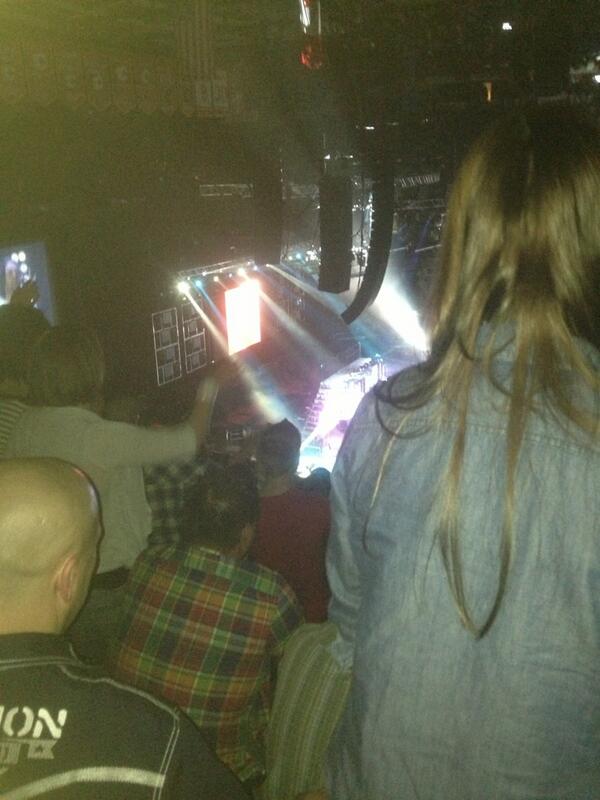 Just wanna sit and enjoy the concert and this is all I can see #buzzkill