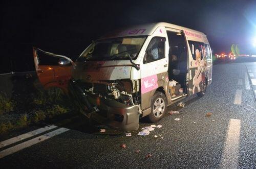 土方文暁 No Twitter 桜塚やっくんの乗ってた車 空いたドアから逆さ向きの顔写ってるんだが Http T Co Rcmcrgrf5c