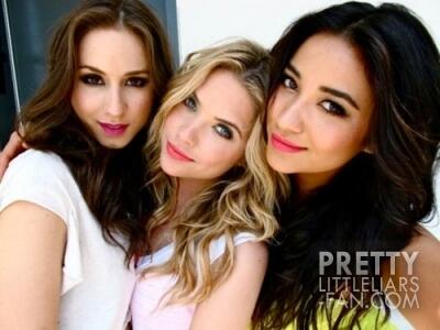 PLL_Peru's tweet image. @SleepintheGardn @AshBenzo @shaymitch ♥♥ #PrettyLittleLiars  #pllfam